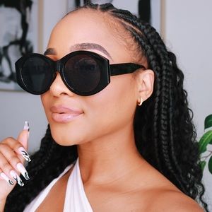 Black oval oversized sunglasses